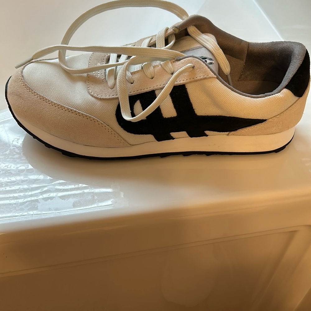 Hush puppies size 9. Only worn once